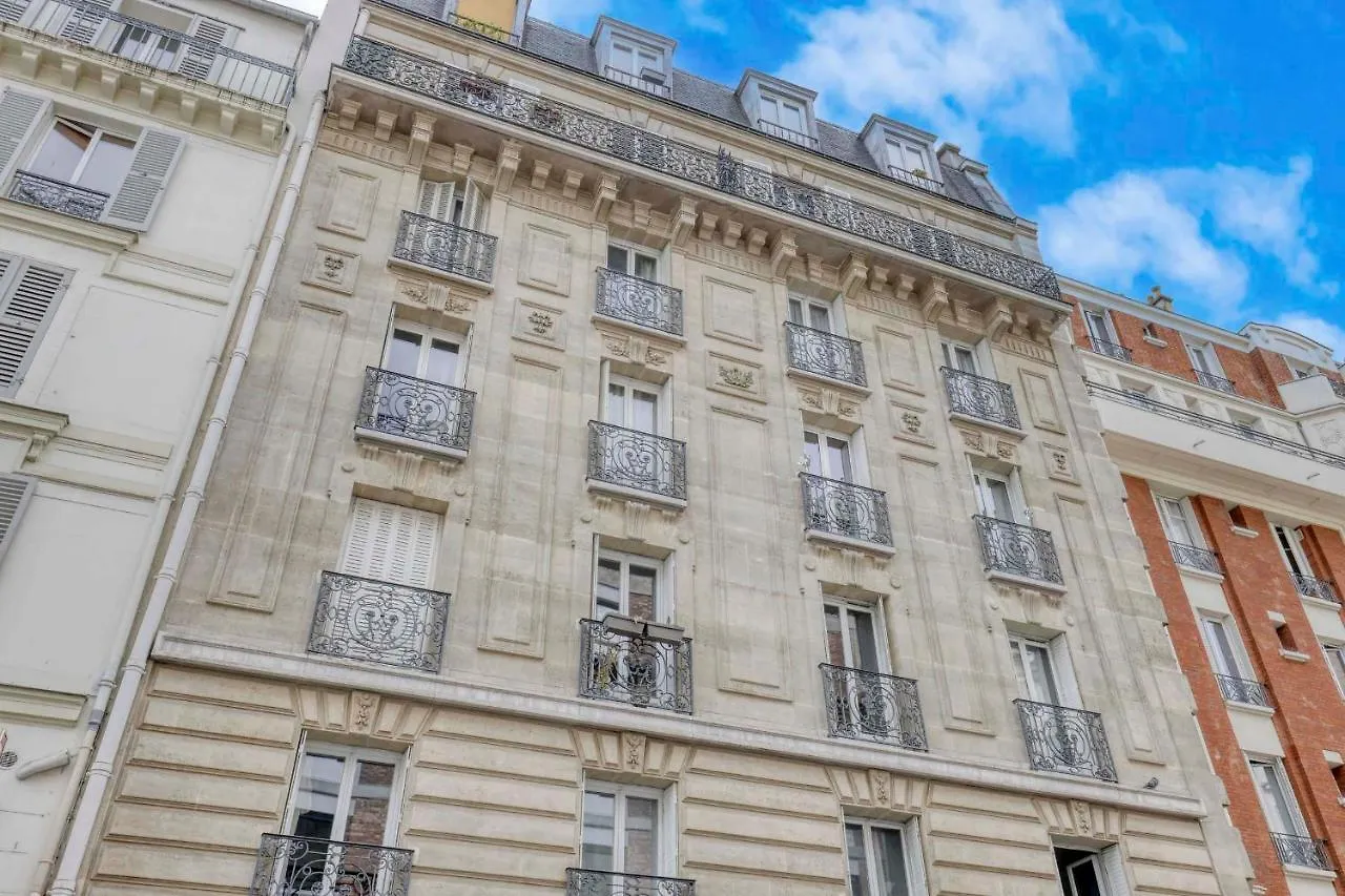 Nice And Authentic 2 Rooms Flat - Heart Of Paris 11 0*,  France