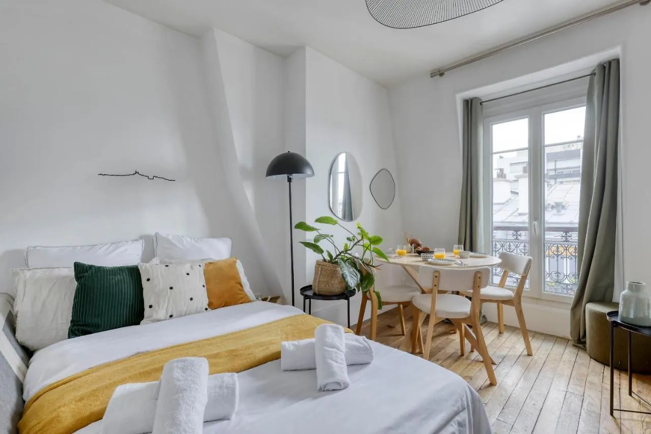 Nice And Authentic 2 Rooms Flat - Heart Of Paris 11 0*,  Francie